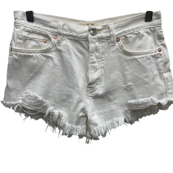 Anthropologie We The Free White Button Front Distressed Frayed Hem Shorts Sz 26 - Picture 1 of 11
